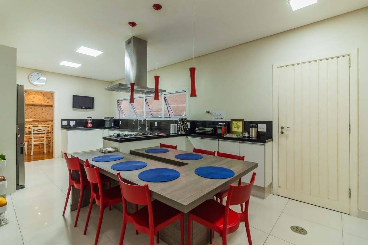 Casa de 560 m² no Jardim Leonor · foto 7 de 13
