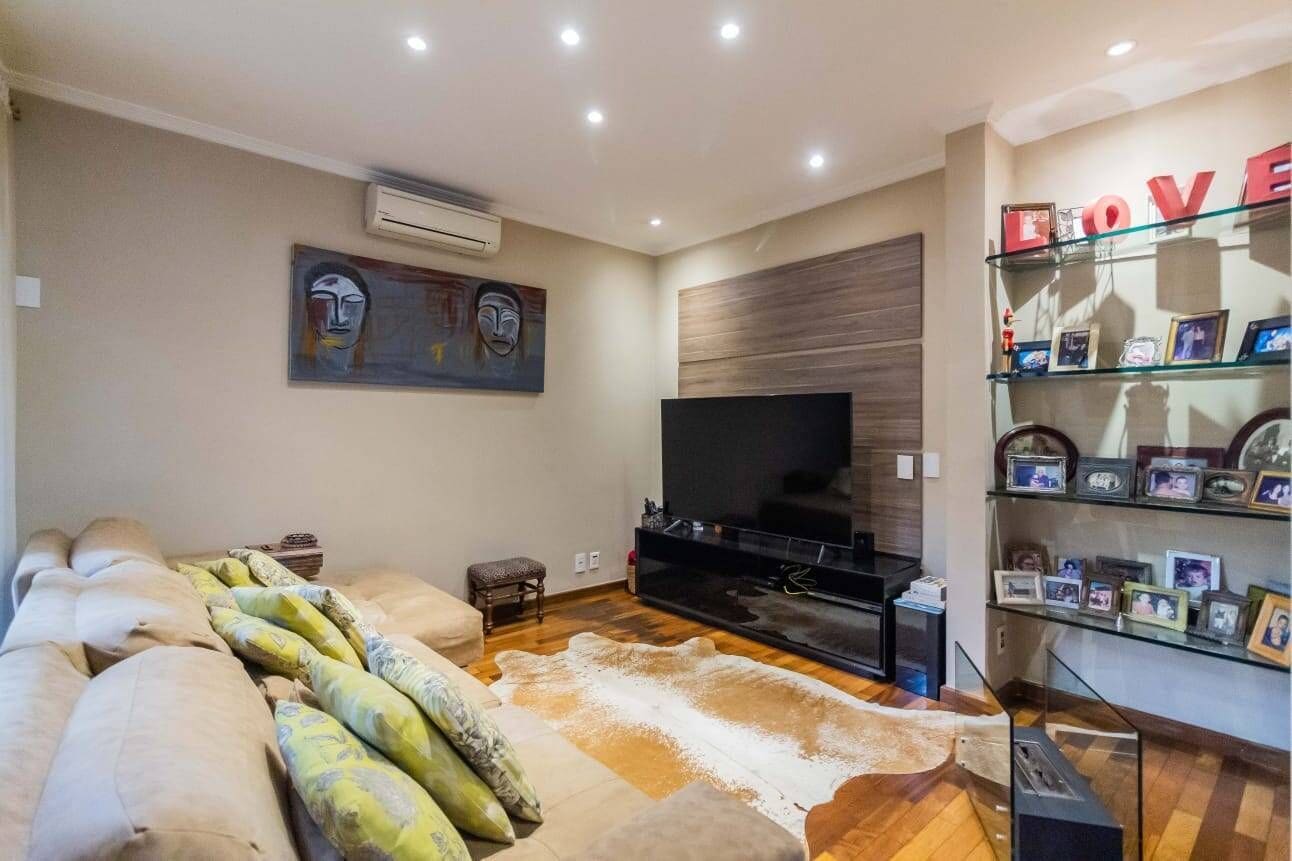 Casa de 560 m² no Jardim Leonor · foto 9 de 13