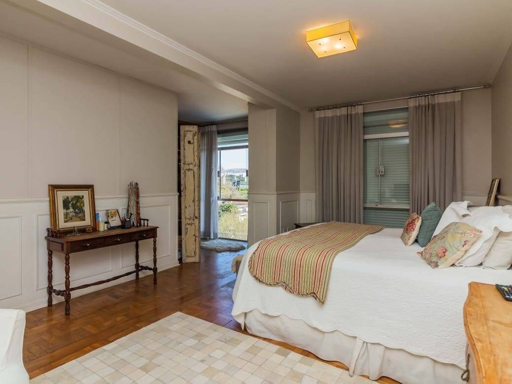 Casa de 560 m² no Jardim Leonor · foto 10 de 13