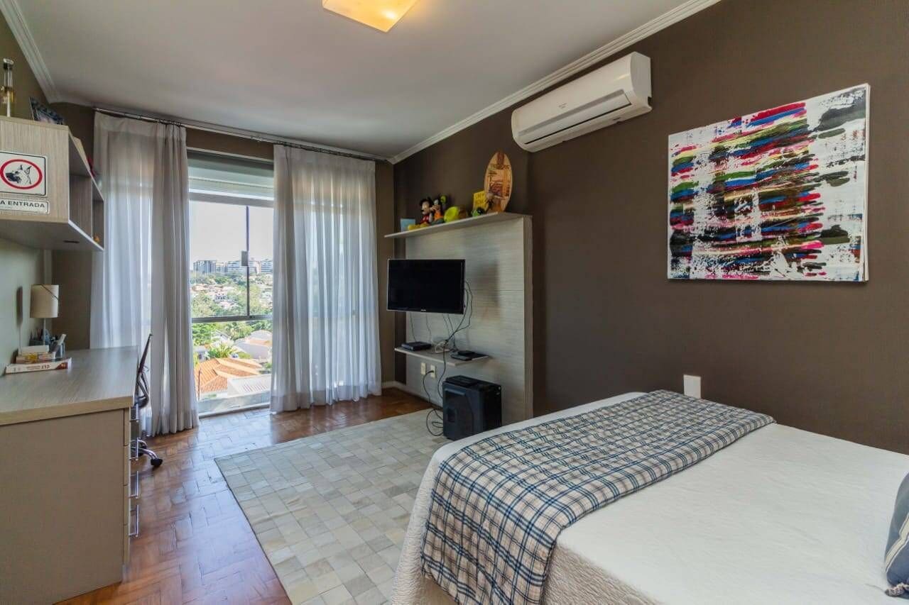 Casa de 560 m² no Jardim Leonor · foto 11 de 13