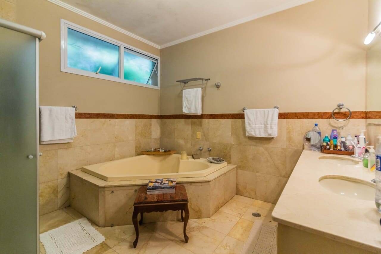 Casa de 560 m² no Jardim Leonor · foto 12 de 13
