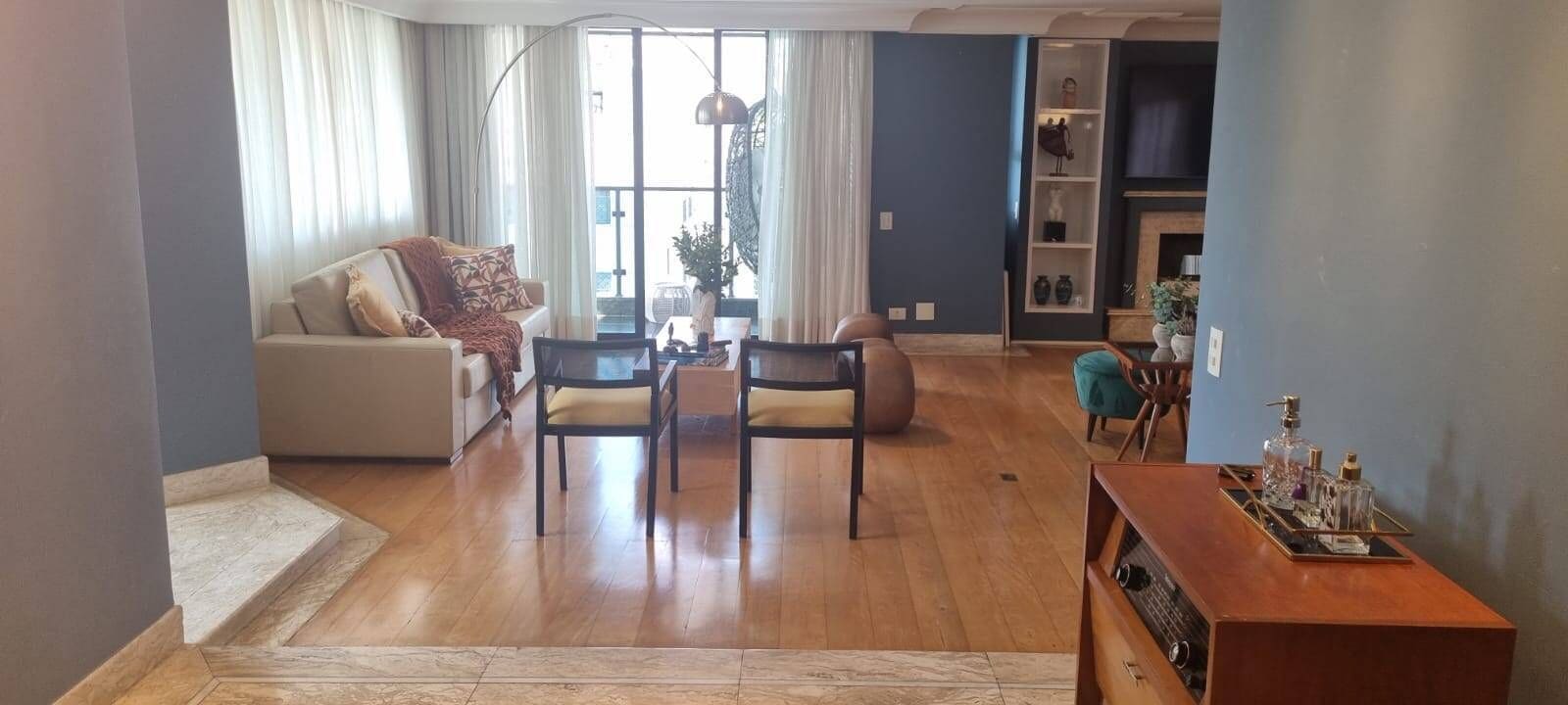 Apartamento de 235 m² com 3 suítes em Moema · foto 8 de 23
