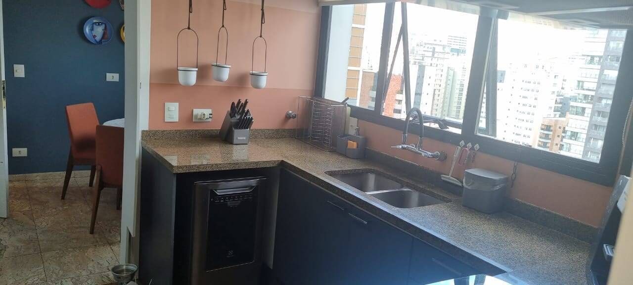 Apartamento de 235 m² com 3 suítes em Moema · foto 19 de 23