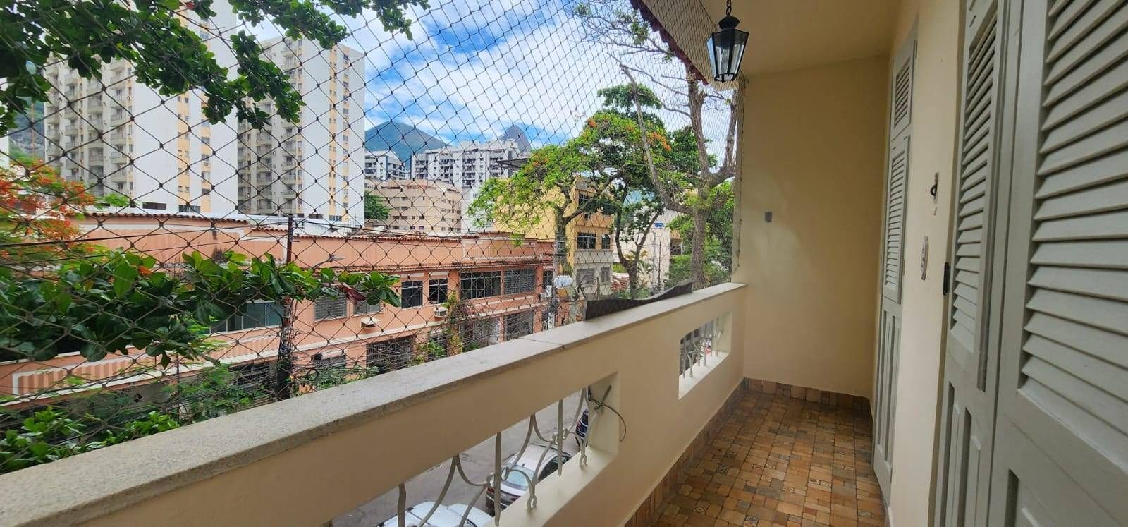 Apartamento de 88 m² em rua arborizada do Grajaú — foto principal
